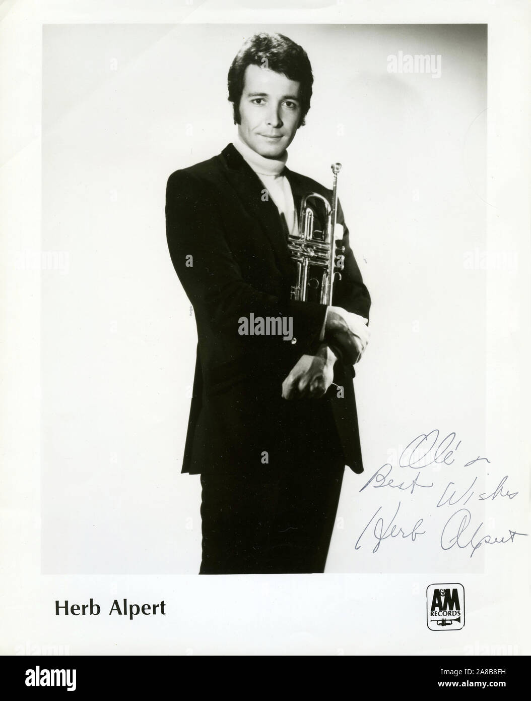 Foto publicitaria de músico Herb Alpert para A&M Records circa 1960