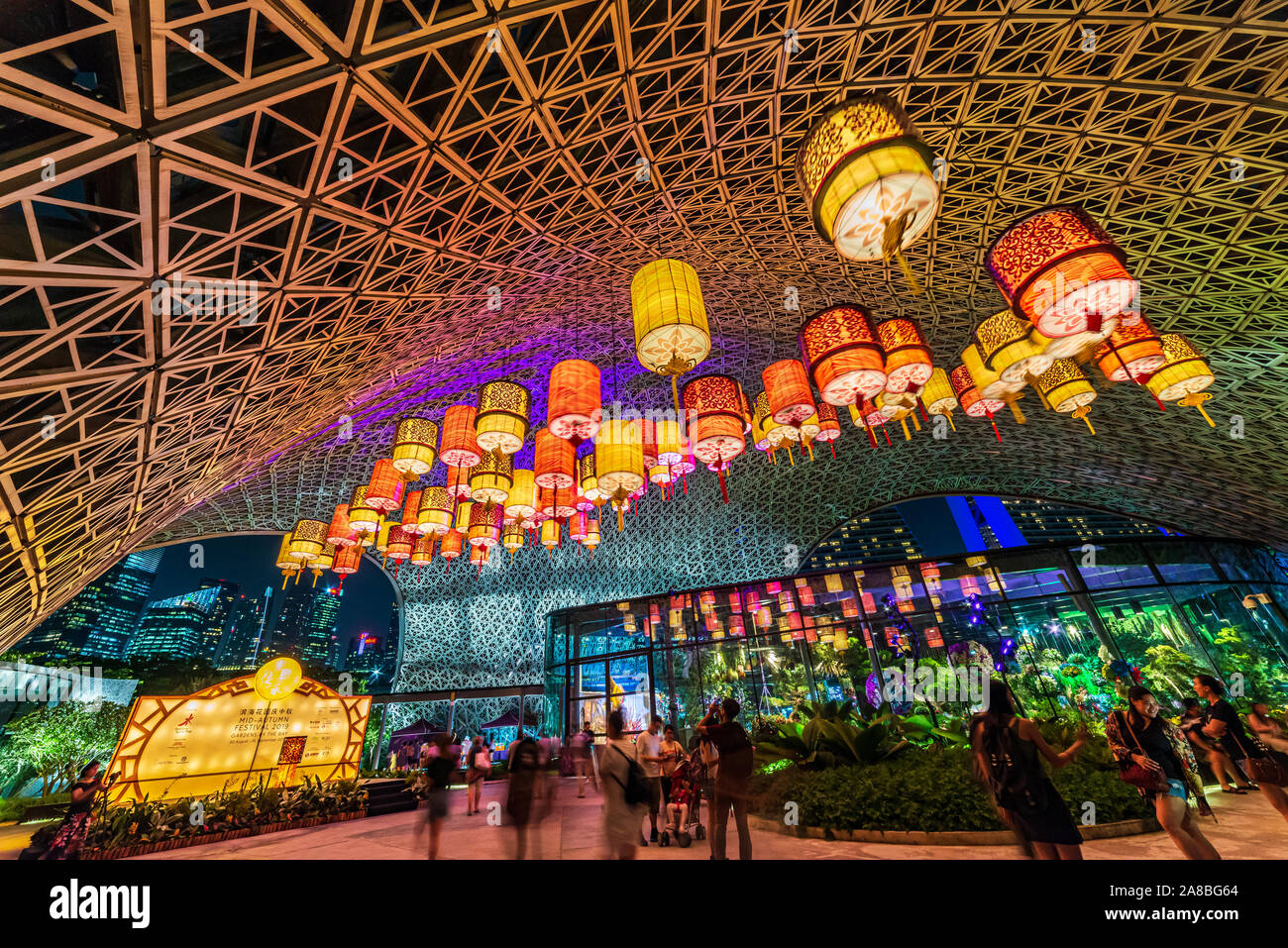 China Linterna Mid-Autumn Festival en el jardín por la bahía, Singapur. Los turistas disfrutar y hacer turismo. Foto de stock