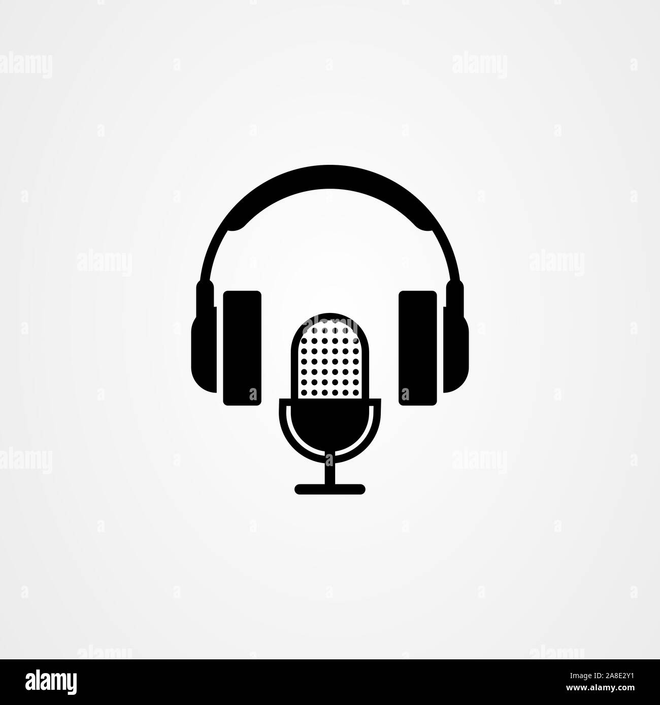 Icono de micrófono y auriculares. Diseño de logotipo de radio o podcast  Imagen Vector de stock - Alamy