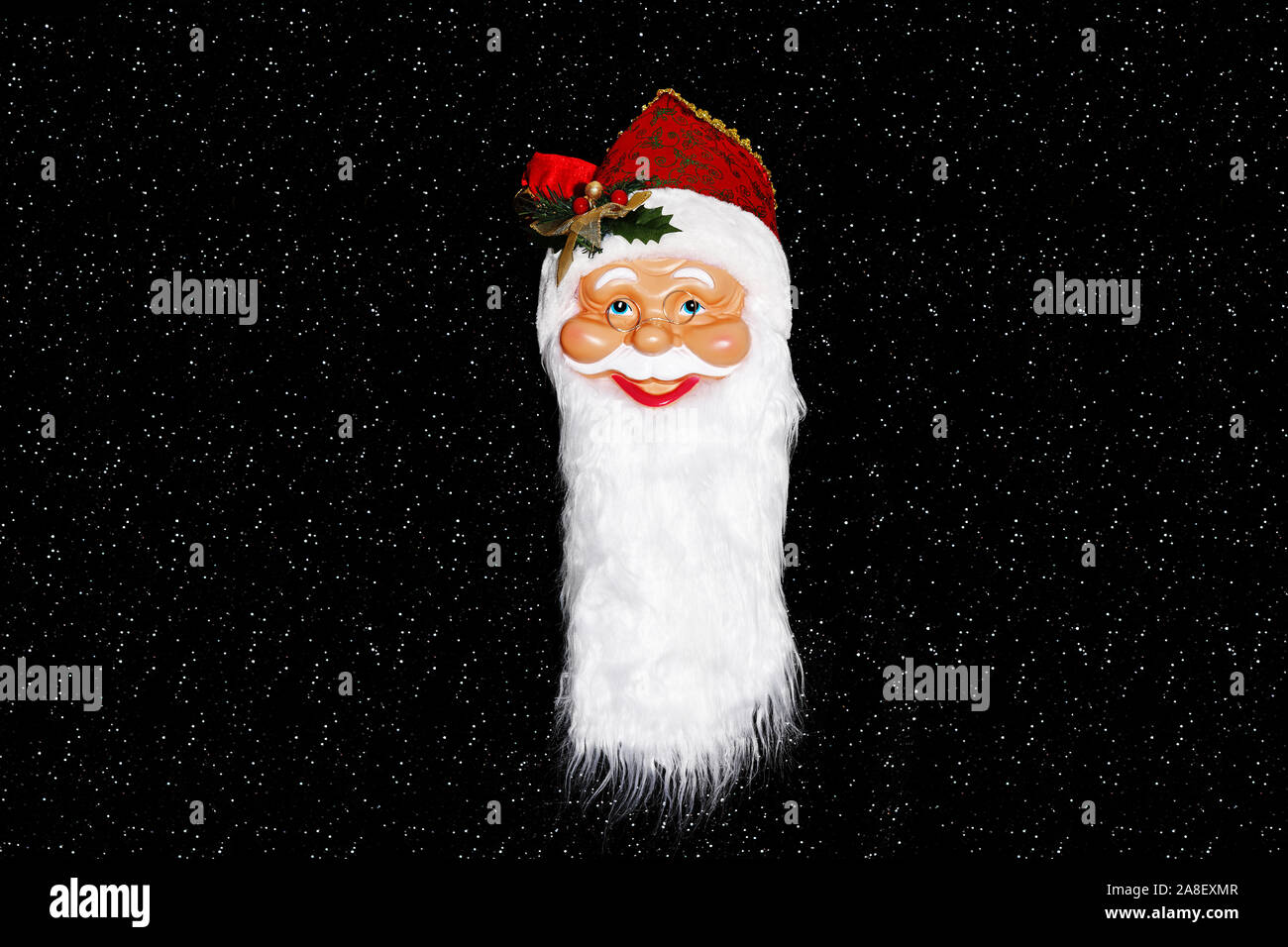 Weihnachtsmann, Santa Claus, Maske, vor Sternenhimmel, Foto de stock