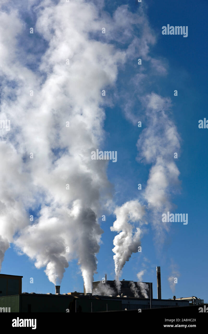 Umweltverschmutzung Schadstoffausstoss Kohlekraftwerk,,, Foto de stock