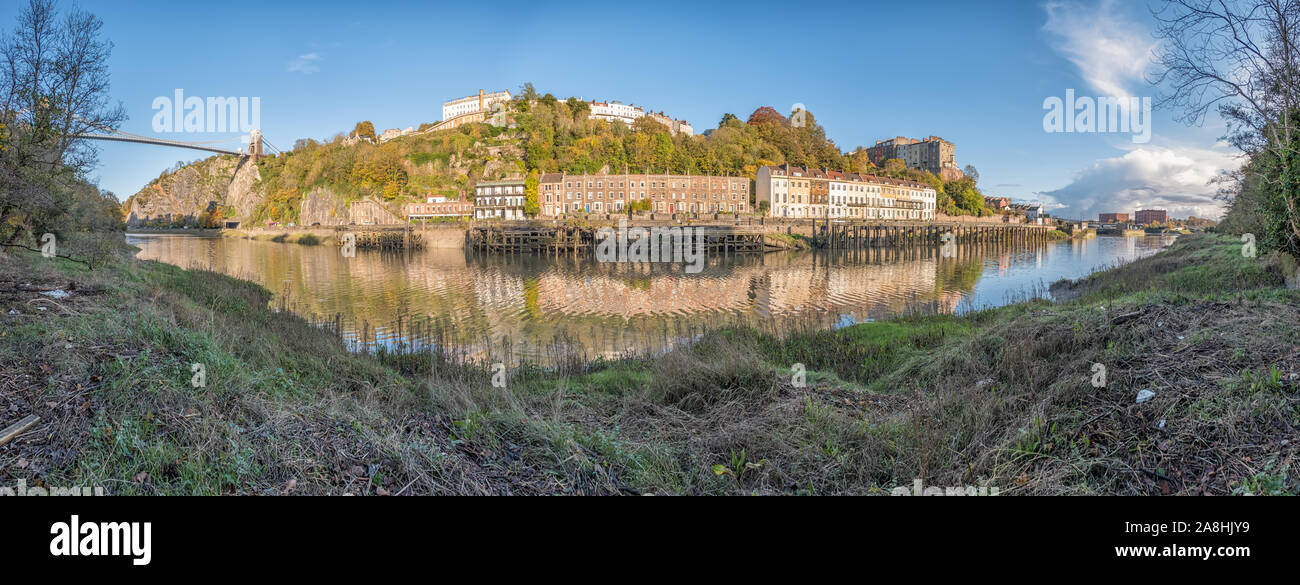 El Puente Colgante de Clifton, muelles, madera Hotwells y el Avon Gorge desde el Leigh Woods lateral del río Avon en una soleada tarde, Bristol, Reino Unido Foto de stock