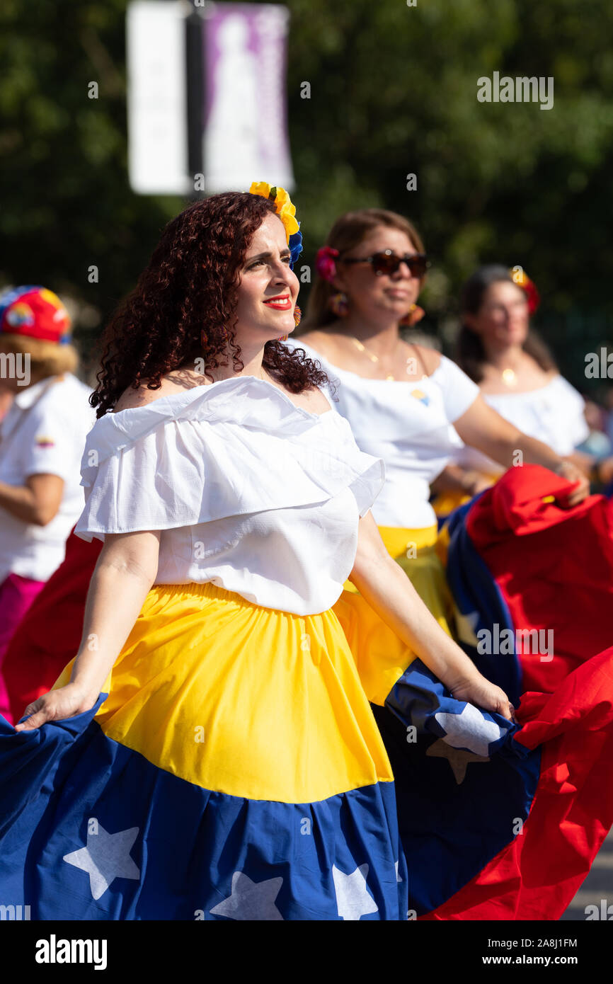 Washington DC, Estados Unidos - 21 de septiembre de 2019: La Fiesta DC,  venezolano bailarines vistiendo el traje tradicional joropo, interpretando  danzas tradicionales de venez Fotografía de stock - Alamy