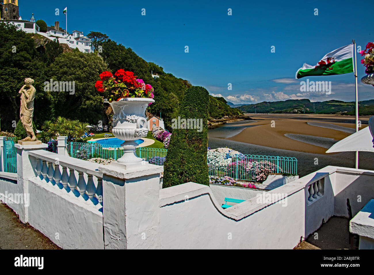 Portmeirion & R.Dwyryd estuario. Foto de stock