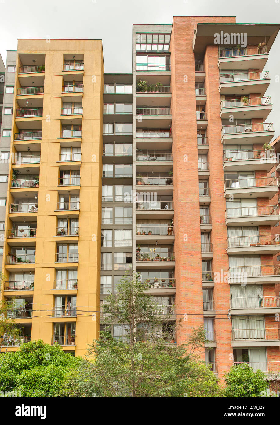 Edificio de apartamentos en Medellín, Colombia. Foto de stock