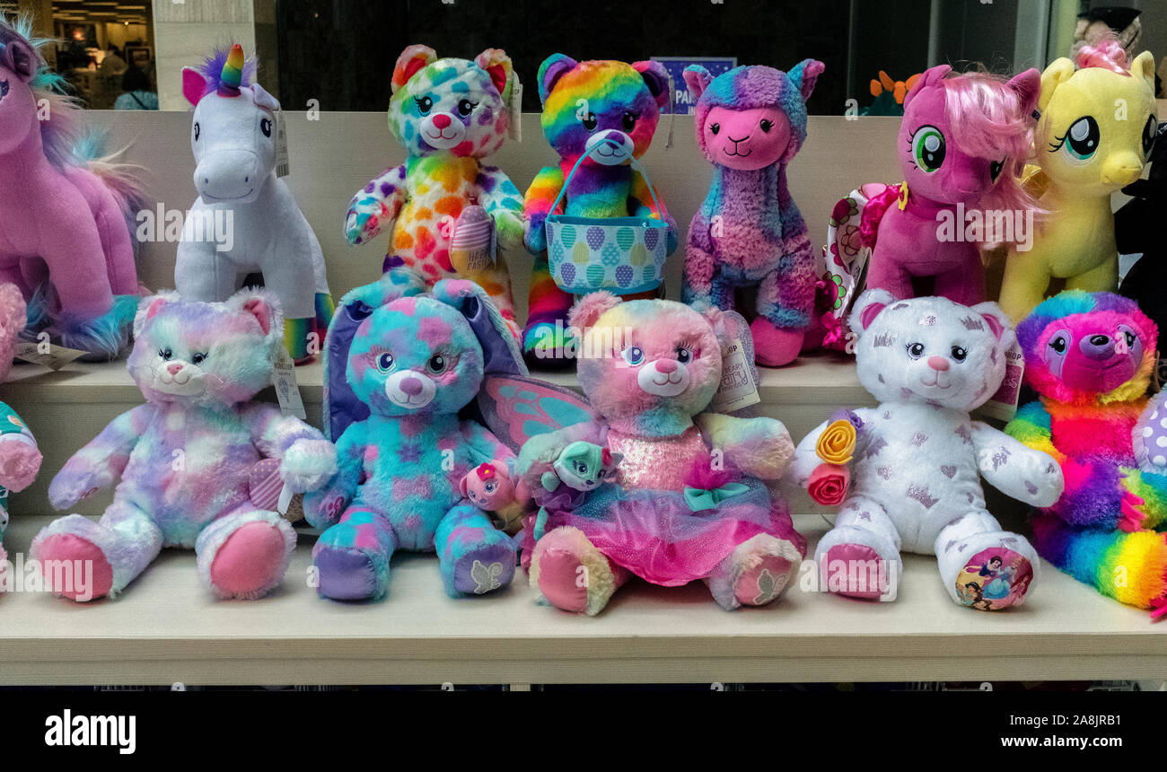 Animales de peluche en la pantalla en 'Build-a-Bear' en Coronado mall,  Albuquerque, Nuevo México Fotografía de stock - Alamy