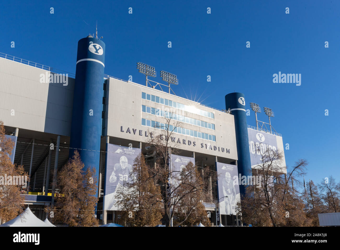 Noviembre 9, 2019 - Provo, UT, USA: Lavell Edwards Stadium en el campus de la Universidad Brigham Young, que se utiliza principalmente para el fútbol americano universitario Foto de stock