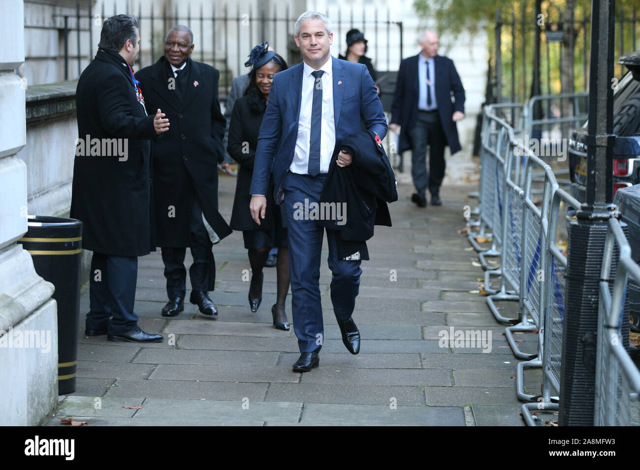 Salir de la Unión Europea, Secretario Stephen Barclay en Downing Street que llegan para el servicio del Domingo del Recuerdo en el cenotafio memorial en Whitehall, en el centro de Londres. PA la foto. Imagen Fecha: domingo, 10 de noviembre de 2019. Consulte PA historia real de recuerdo. Crédito de la foto debe leer: Jonathan Brady PA/cable Foto de stock