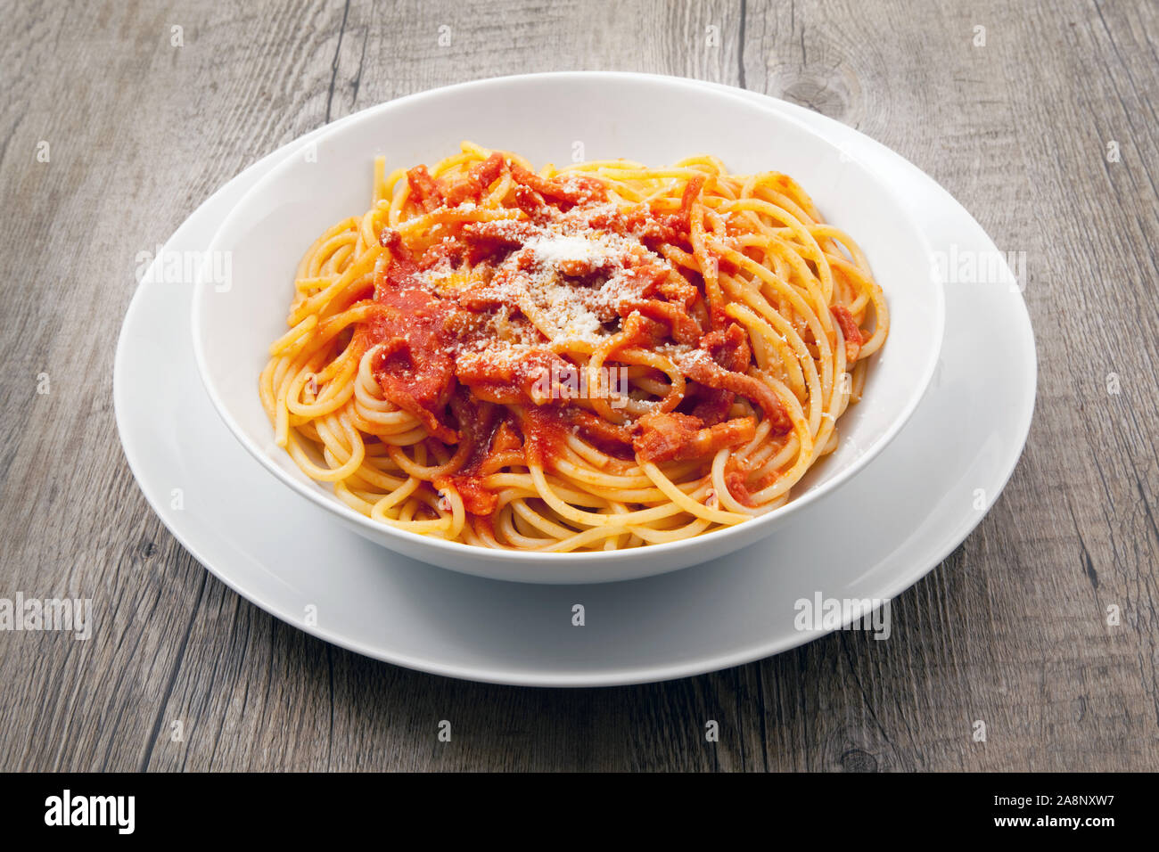Pasta italiana original all'amatriciana Fotografía de stock - Alamy