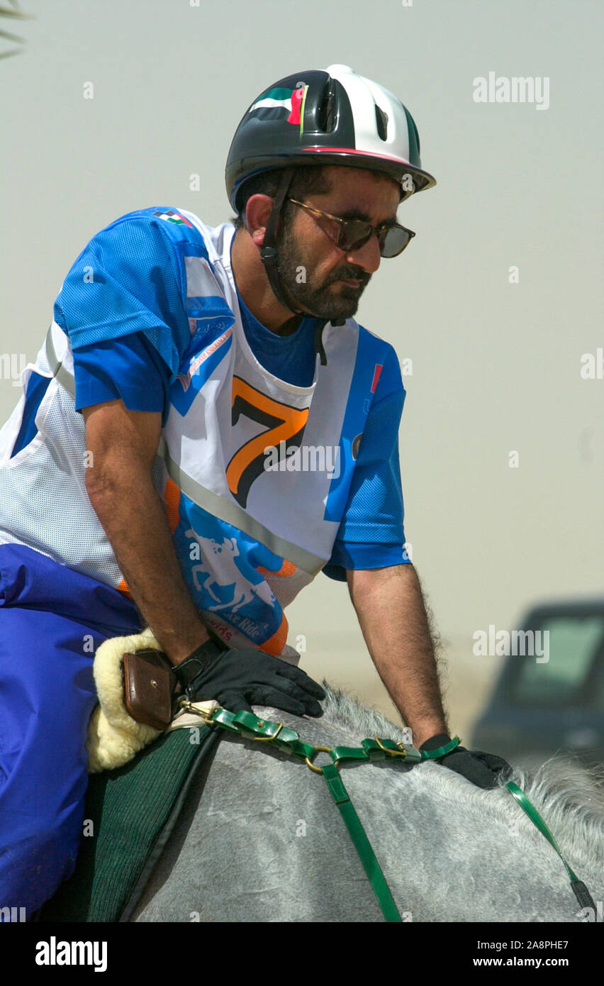 FEI Copa Mundial de resistencia de los EAU CEI **** 130 Km, de 2002, el Jeque Mohammed Bin Rashid Al Maktoum (EAU) caballo rey del viento Foto de stock