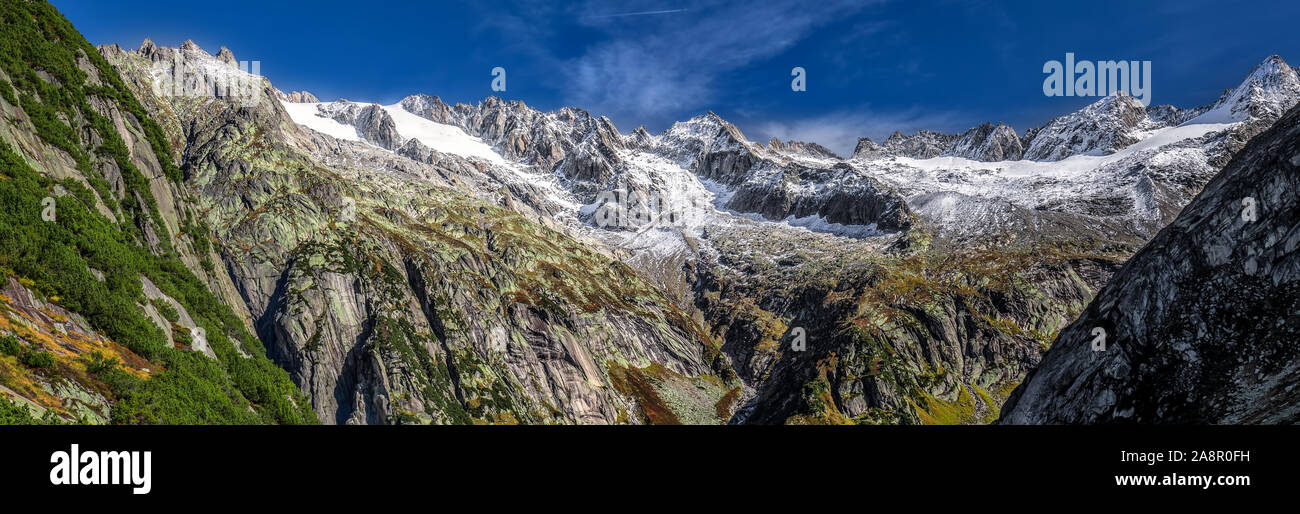 Cerca del lago Gelmer Grimselpass Gelmersee, en los Alpes Suizos, Suiza, en el Oberland bernés en Suiza. Foto de stock