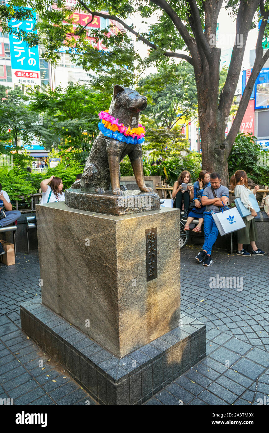 Hachiko monumento, vista de la estatua de bronce de Hachiko en la