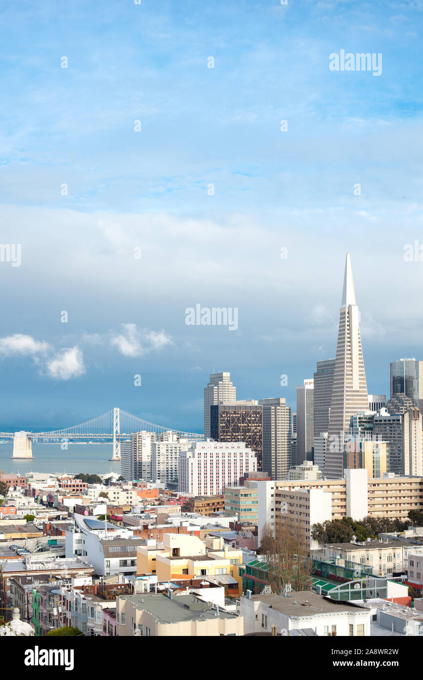 Skyline del distrito financiero y de la Playa Norte, barrio San Francisco, California, EE.UU. Foto de stock