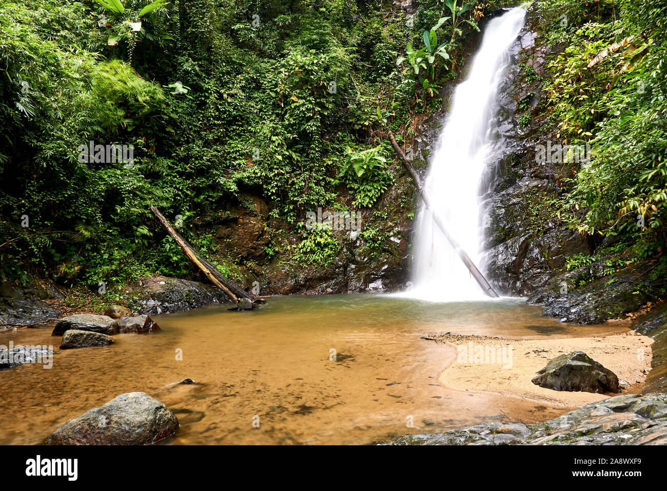 Durian Langawi Perangin cascada en la isla, Malasia Foto de stock