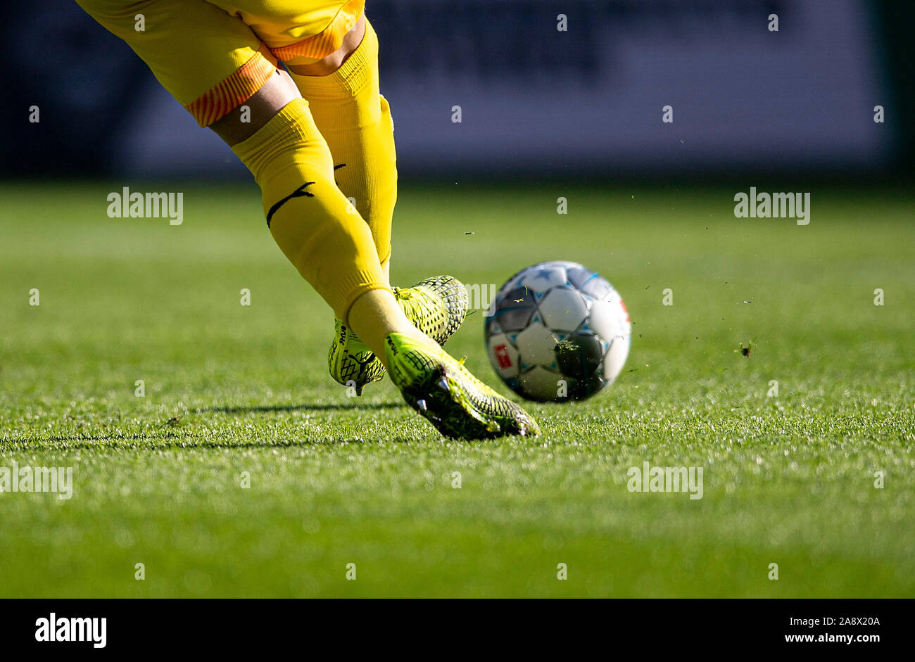 Característica, bola y piernas, portero, botas de fútbol, Fussballschu,  fútbol 1. Bundesliga, 11.La jornada, el