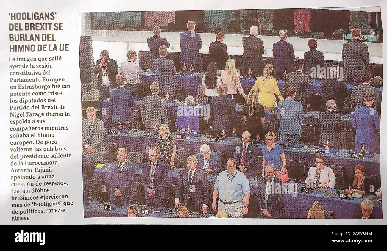 El diario español "El Mundo" informa "Hooligans Brexit burlarse del himno europeo" en el Parlamento Europeo en Julio 2, 2019. Foto de stock