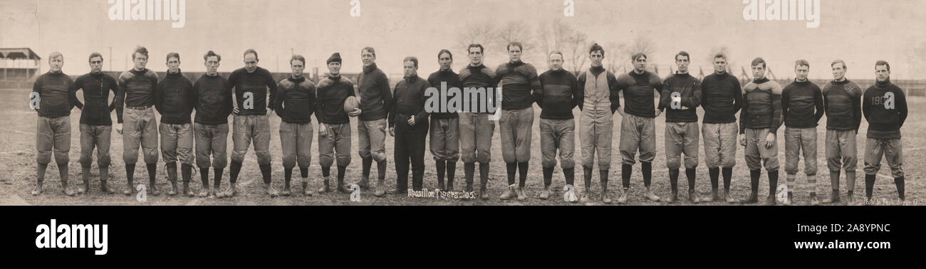 Massillon Tigers línea de 1905. Equipo de fútbol americano Foto de stock