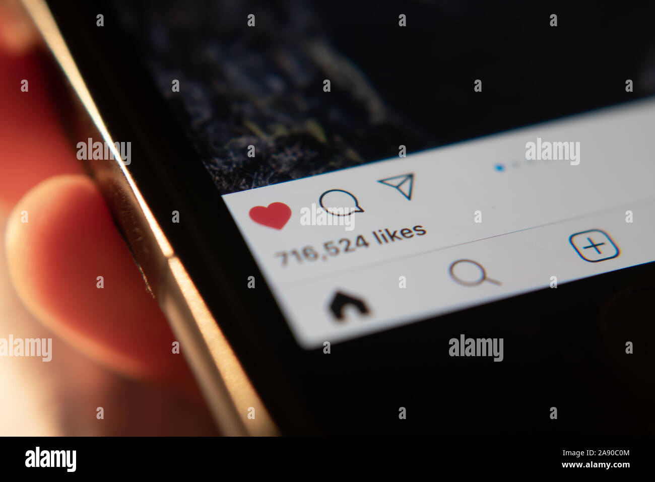 Bangkok, Tailandia - Noviembre 11, 2019: Instagram app muestra el número de gustos. Foto de stock