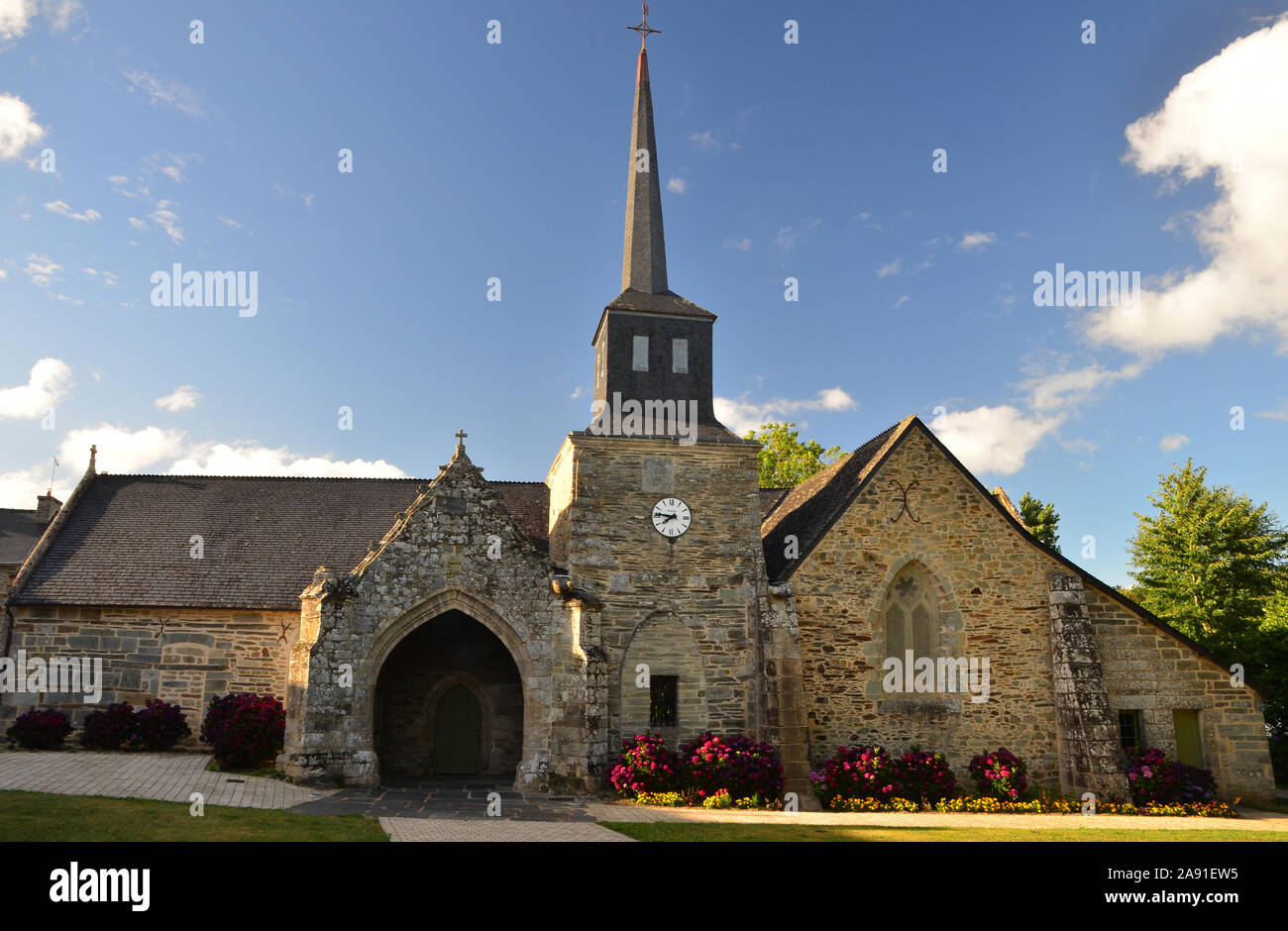 Iglesia Católica, St Aignan, Bretaña, Francia Foto de stock