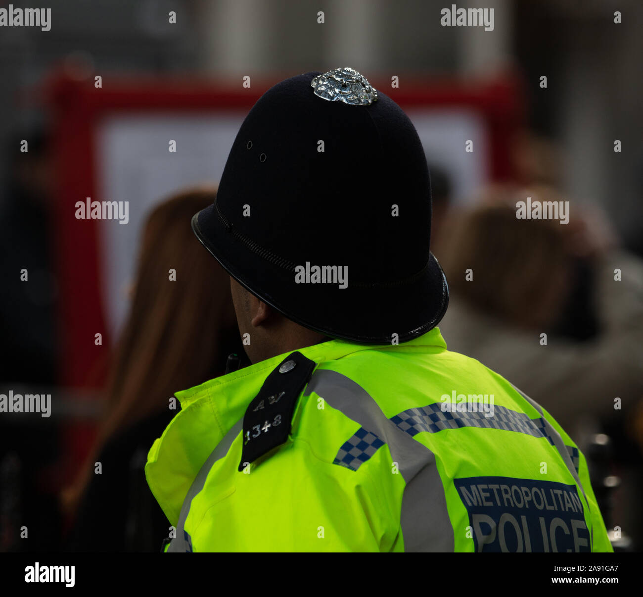 Cámara corporal usada por la policía en Londres, Reino Unido, para mantener  a los oficiales seguros, permitiendo la conciencia de la situación,  mejorando las relaciones comunitarias y proporcionando evidencia Fotografía  de stock 