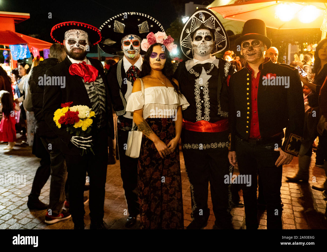 Festival del Día de los muertos en la calle Olvera, el centro de Los