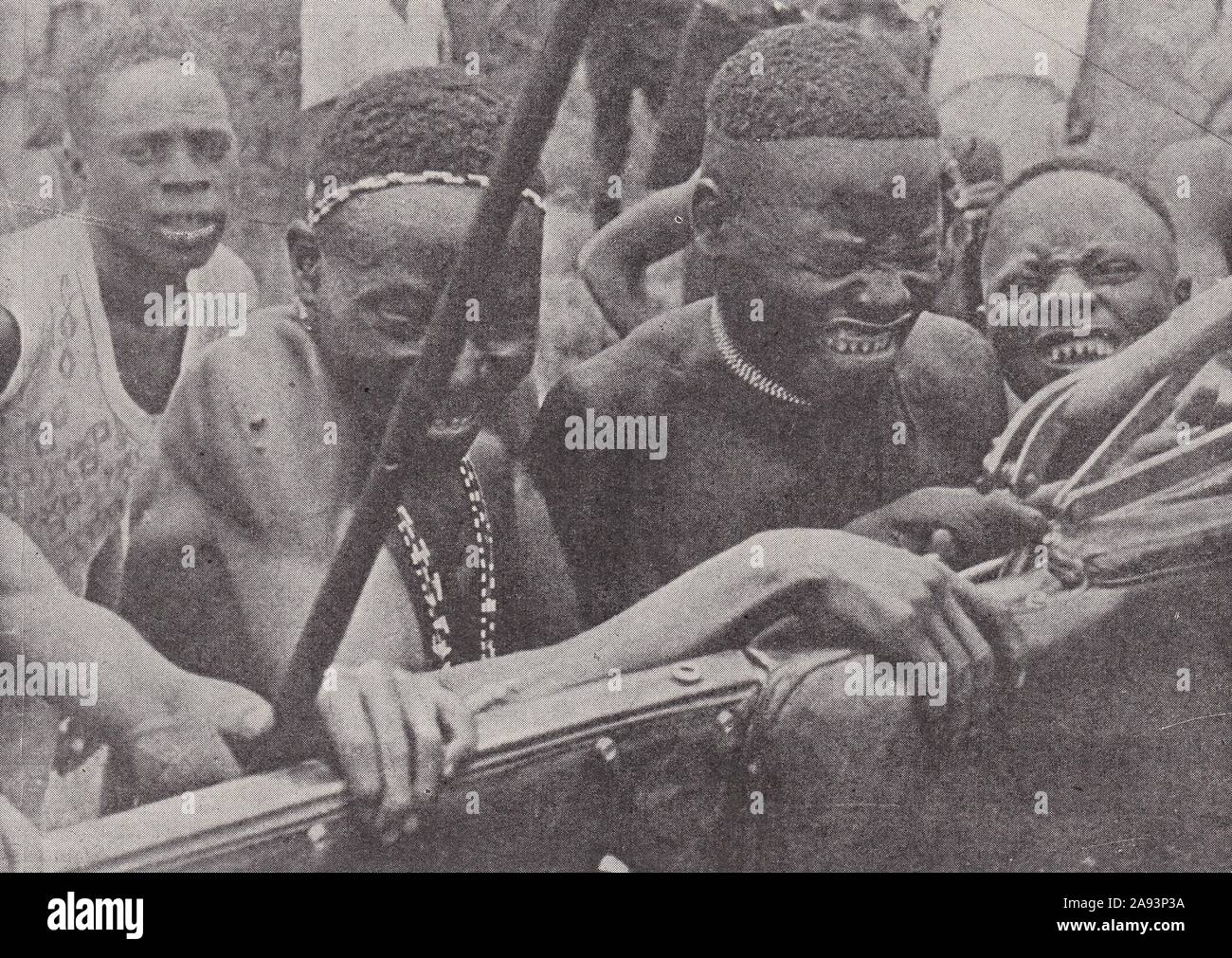 Los nativos de Africa Central con presentó dientes 1930. Foto de stock