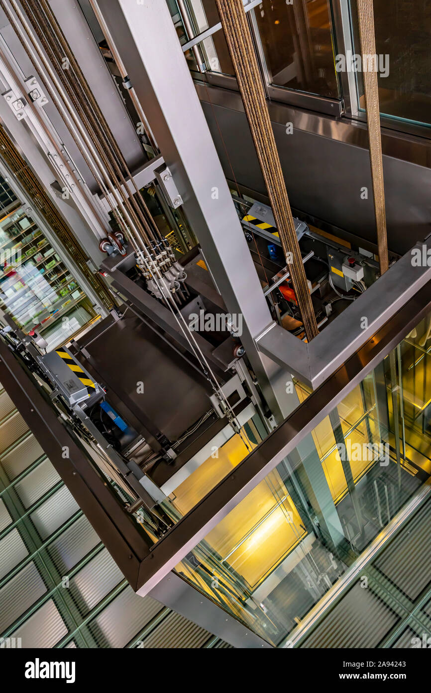 Outdoor glass elevator fotografías e imágenes de alta resolución Alamy