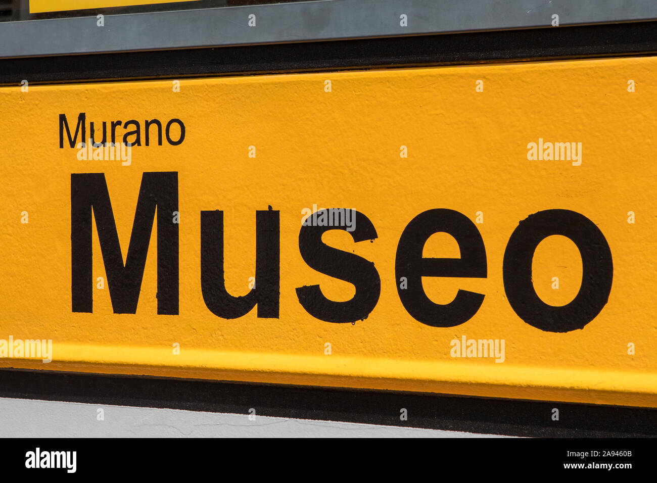 Terminal de autobuses del museo fotografías e imágenes de alta