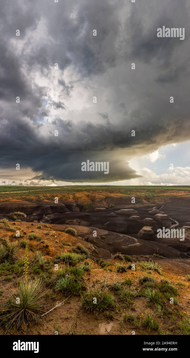 Nubes de tormenta sobre tierra plana; Estados Unidos de América Foto de stock