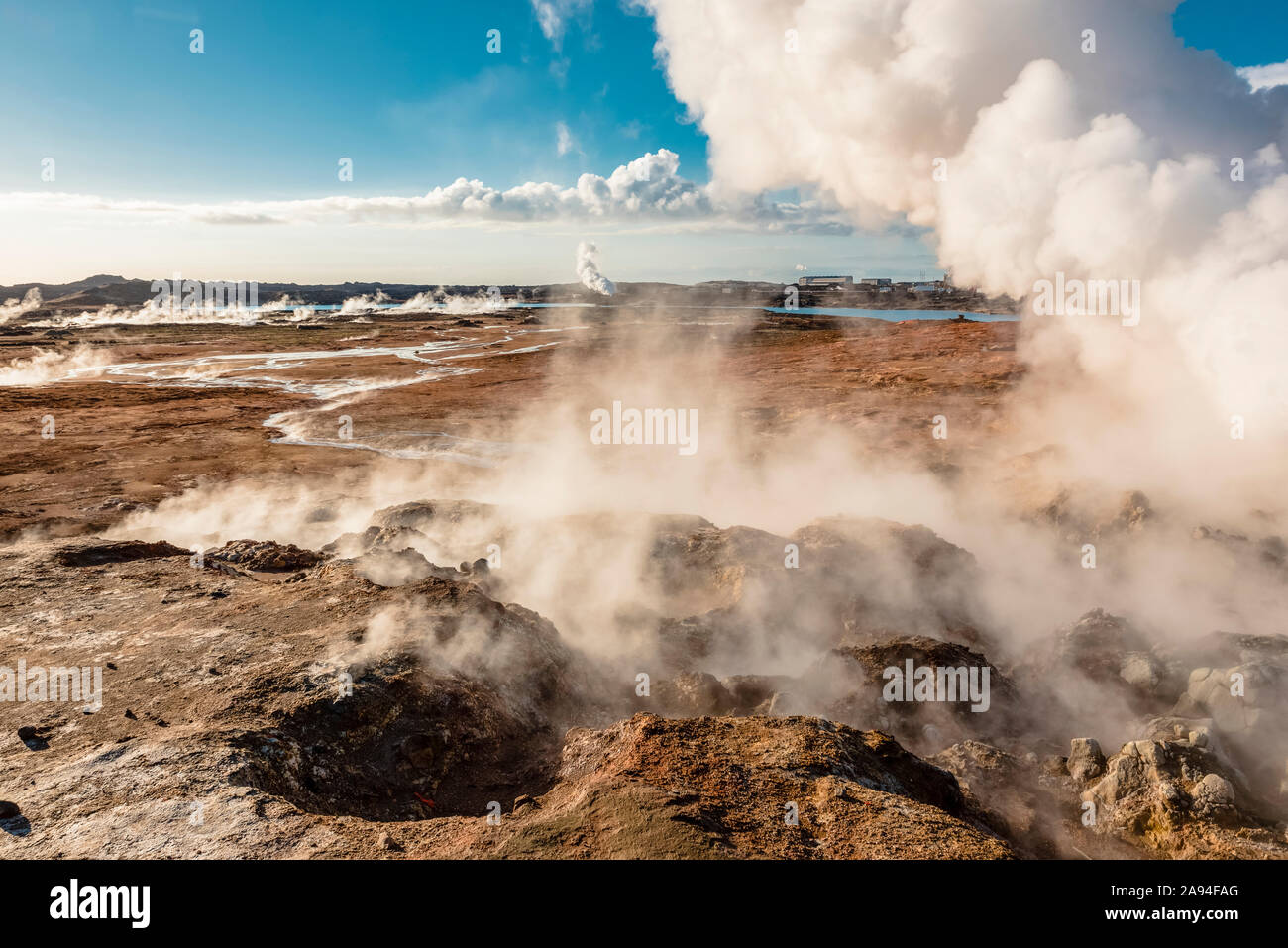 Manantial de agua caliente Gunnuhver, Península de Reykjanes; Islandia Foto de stock