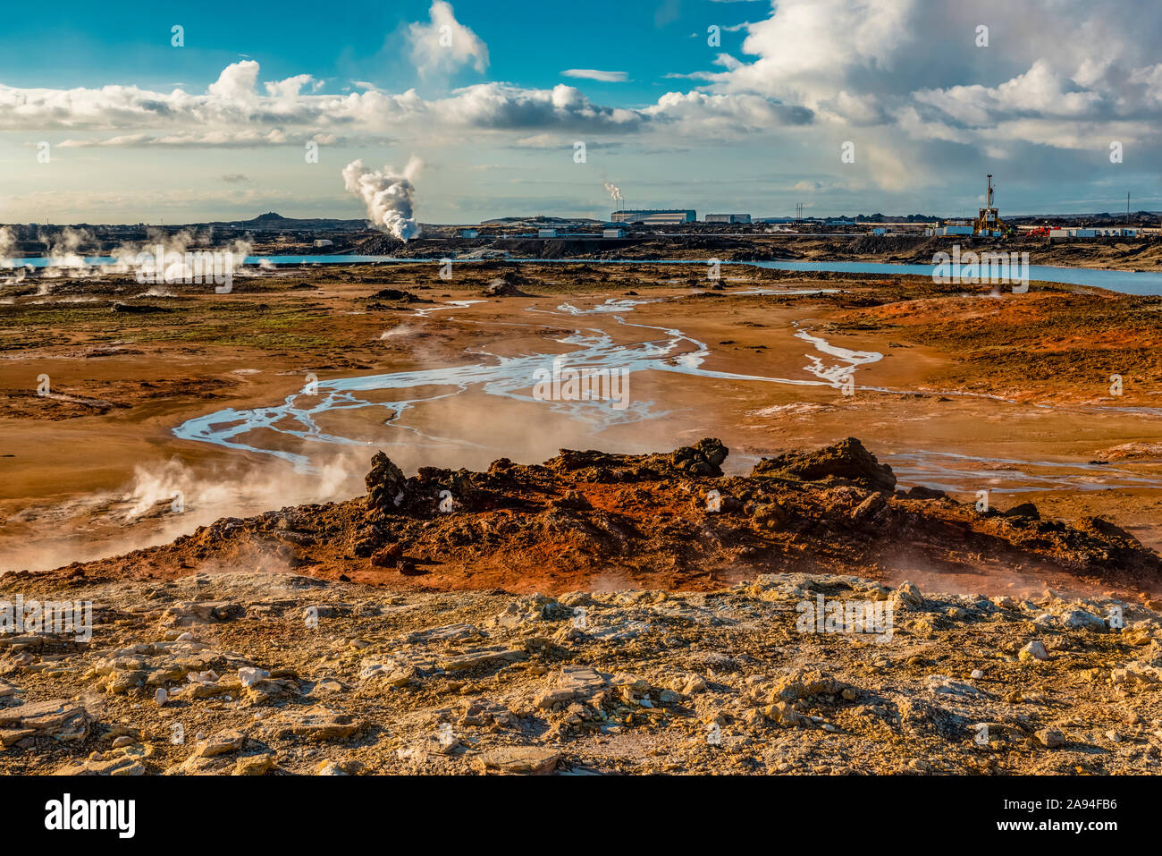 Manantial de agua caliente Gunnuhver, Península de Reykjanes; Islandia Foto de stock
