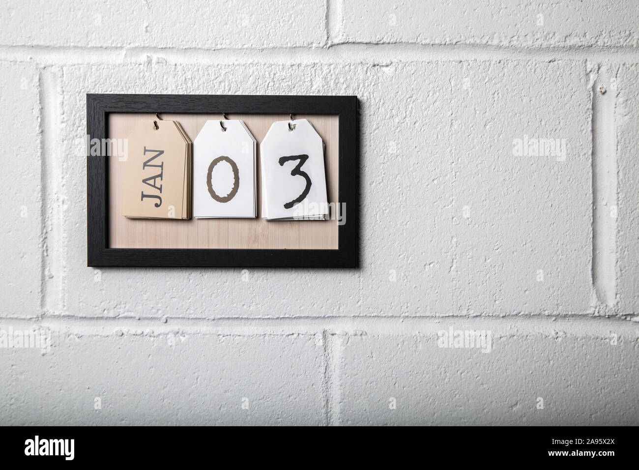 Calendario para colgar en la pared, en un marco de imagen mostrando 3 de enero Foto de stock