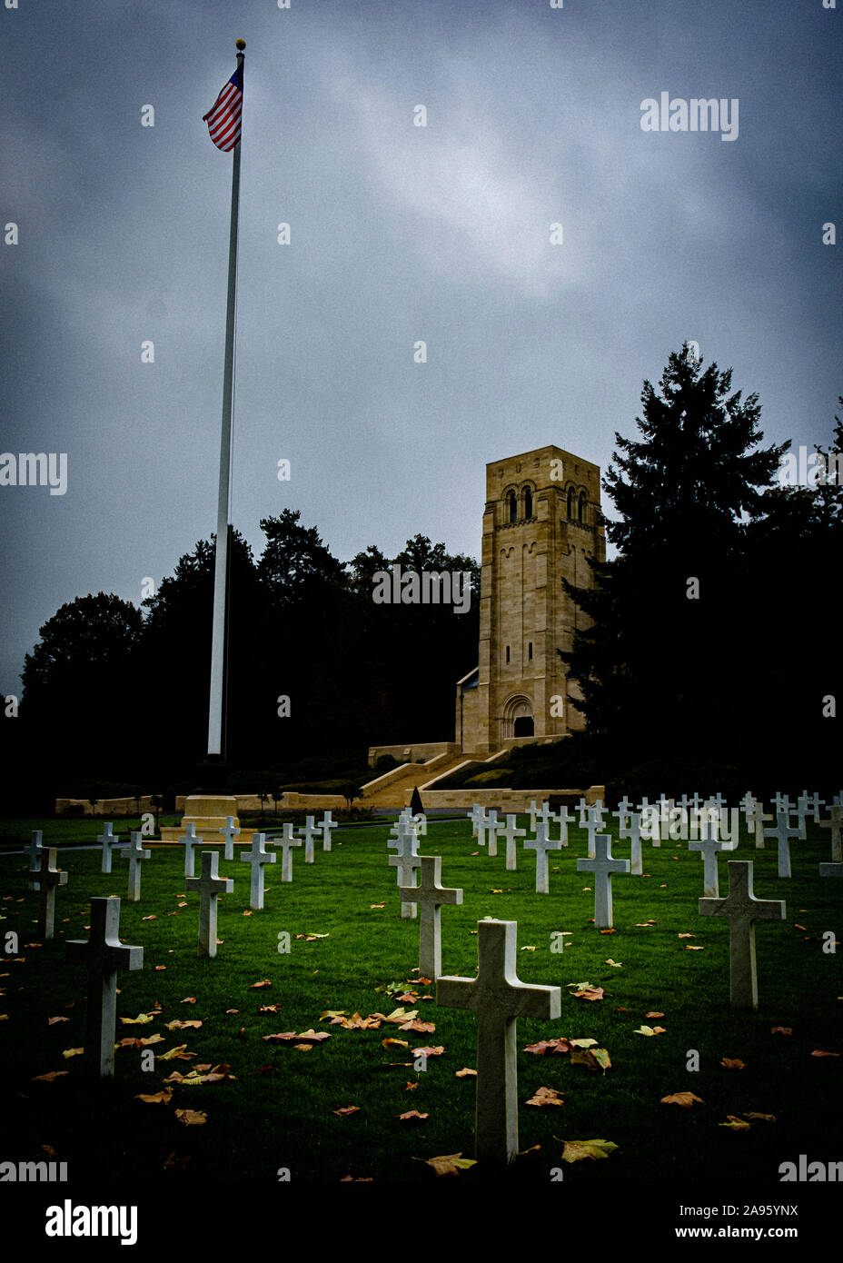 Con lápidas acostado en una amplia curva, el 42,5 acres Cementerio Americano Aisne-Marne y Memorial en Francia, está situado a los pies del Belleau Wood. Foto de stock