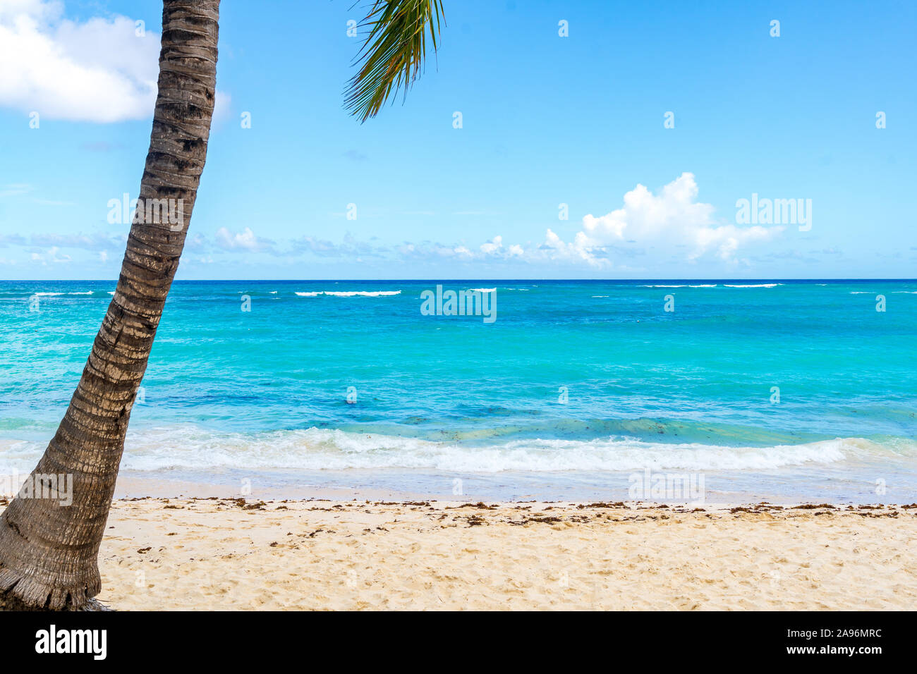 Turquesa prístina playa en Punta Cana, República Dominicana. Foto de stock