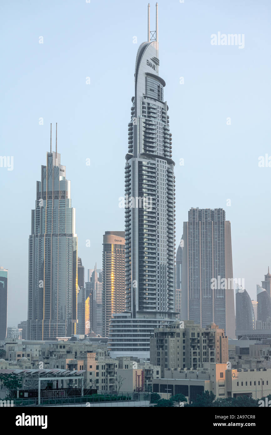 Amanecer en Dubai, Emiratos Árabes Unidos. Foto de stock