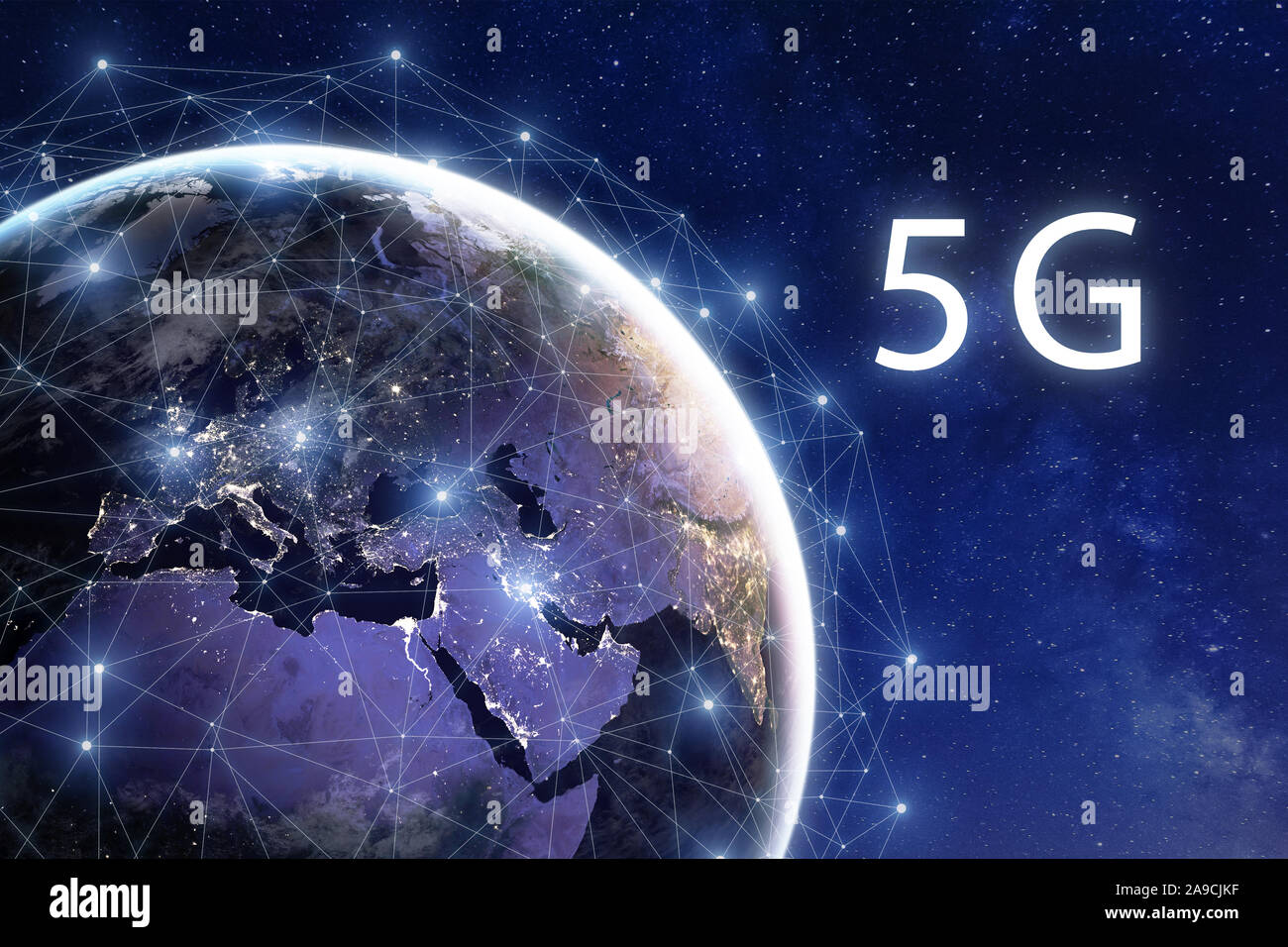 Internet móvil 5G inalámbrica de despliegue de red de telecomunicaciones en el mundo, la tecnología de comunicación de datos de alta velocidad, conexión global alrededor del plan Foto de stock