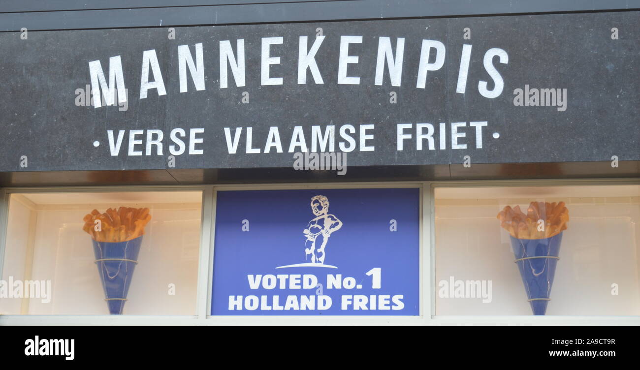 Amsterdam, países Bajos.10 de noviembre de 2019. Manneken Pis - votado como las  mejores patatas fritas de Holanda Fotografía de stock - Alamy
