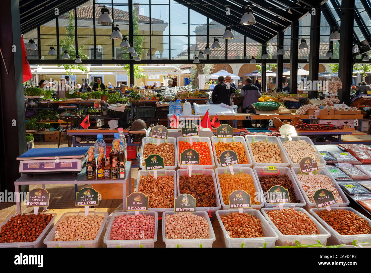 Nuevo Mercado Pazari I Ri Tirana Albania Fotografia De Stock Alamy