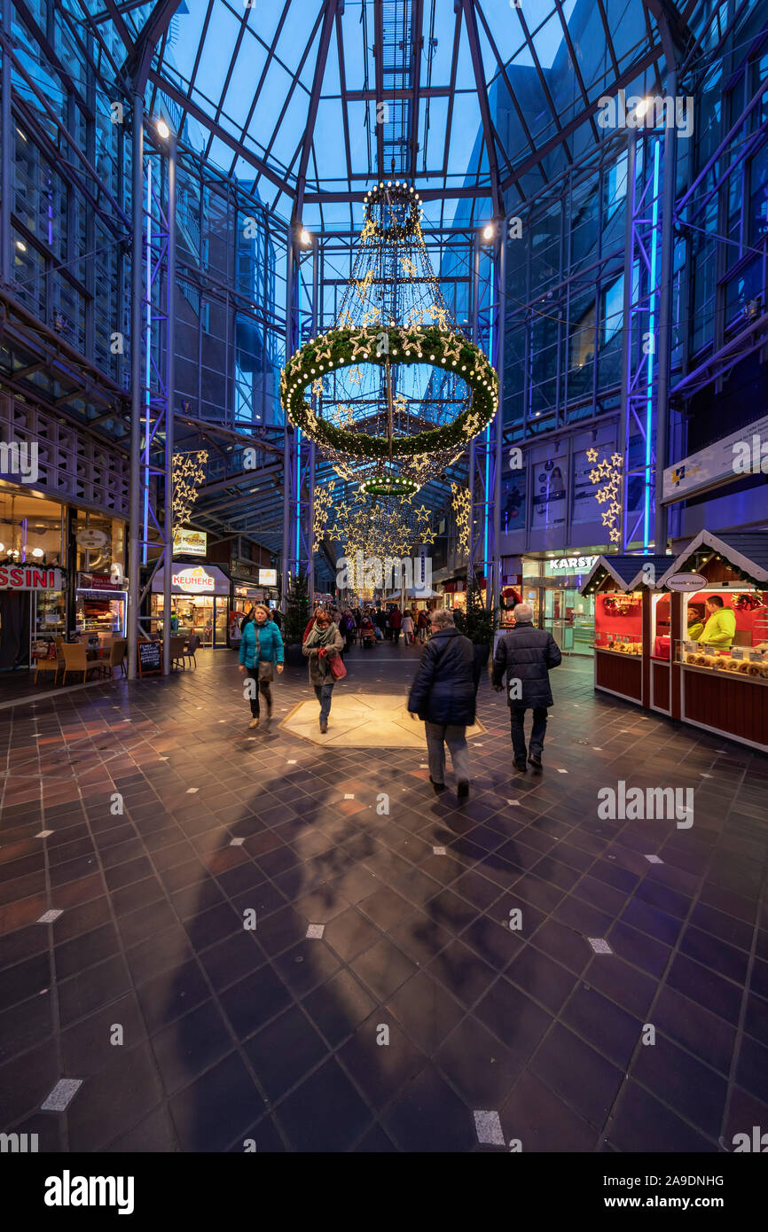 Iluminación de Navidad, centro comercial Lloyd pasaje, Bremen, Foto de stock