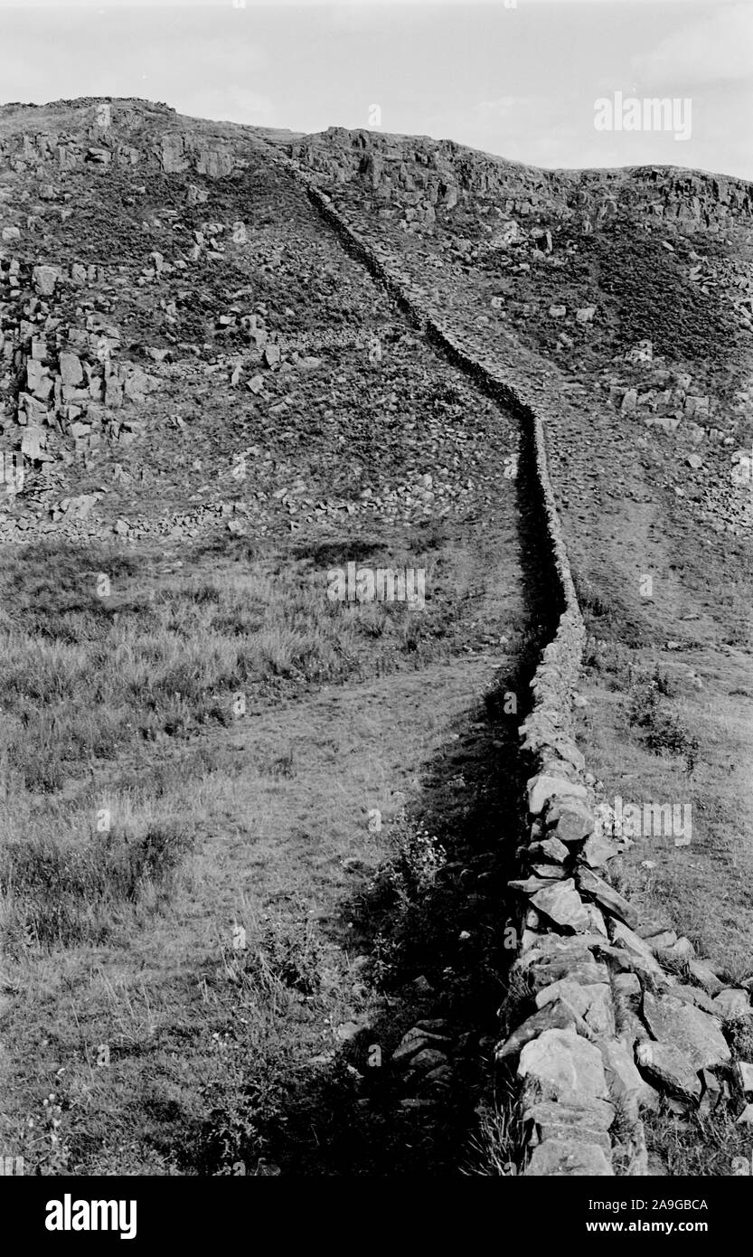 El Muro de Adriano en Northumberland, fotografiado en 1963 Foto de stock