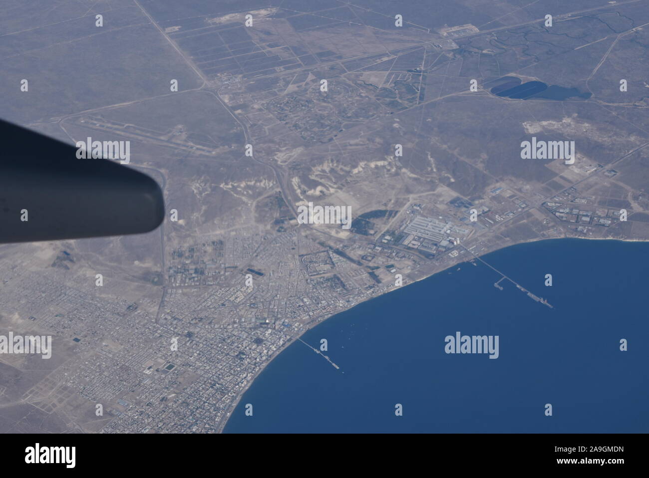 Vista desde la ventana del avión Foto de stock