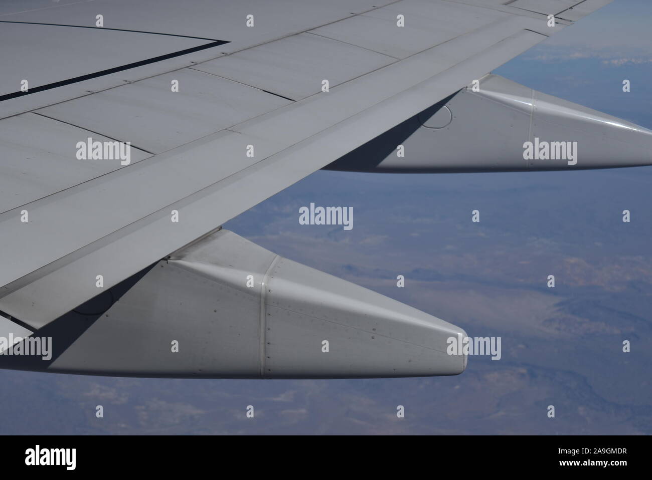 Vista desde la ventana del avión Foto de stock