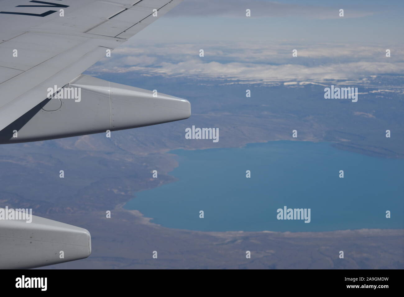 Vista desde la ventana del avión Foto de stock