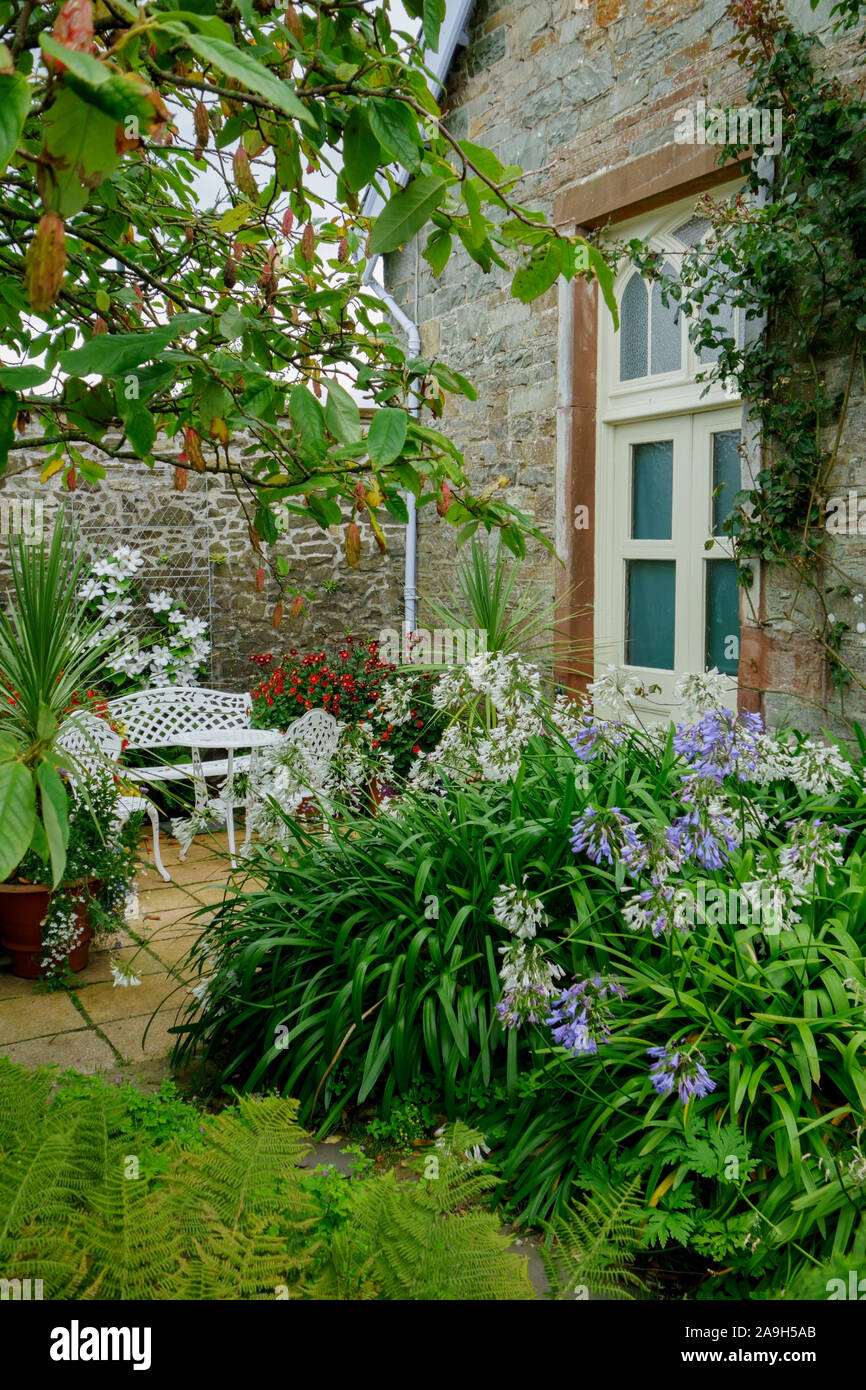 El jardín en Broughton House en Kirkcudbright, Dumfries y Galloway