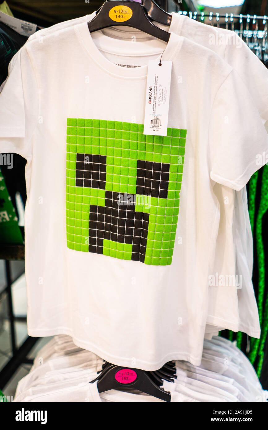 Camiseta minecraft fotografías e imágenes de alta resolución - Alamy