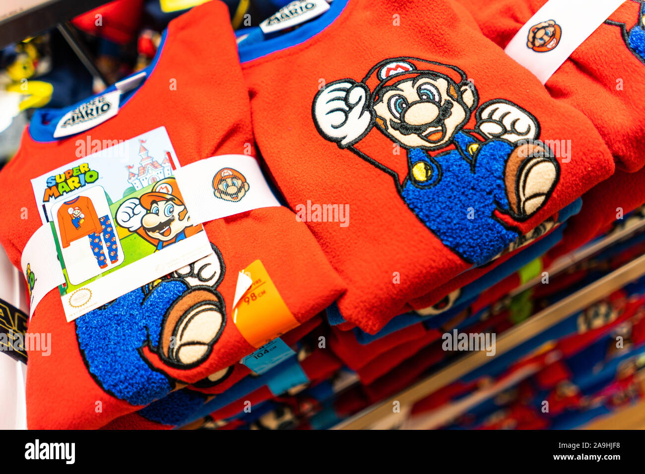 oración visa Moderador Cool Super Mario pijama en venta en Primark listo para Navidad, PJ's warm  acogedora cama desgaste para la víspera de Navidad y el almacenamiento de  los rellenos Fotografía de stock - Alamy