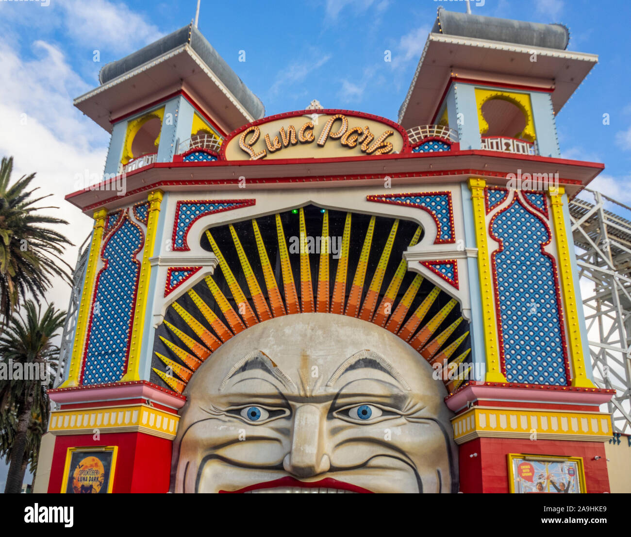 Señor icónica Cara de luna entrada al parque de atracciones Luna Park, recinto ferial de St Kilda Melbourne, Victoria, Australia. Foto de stock