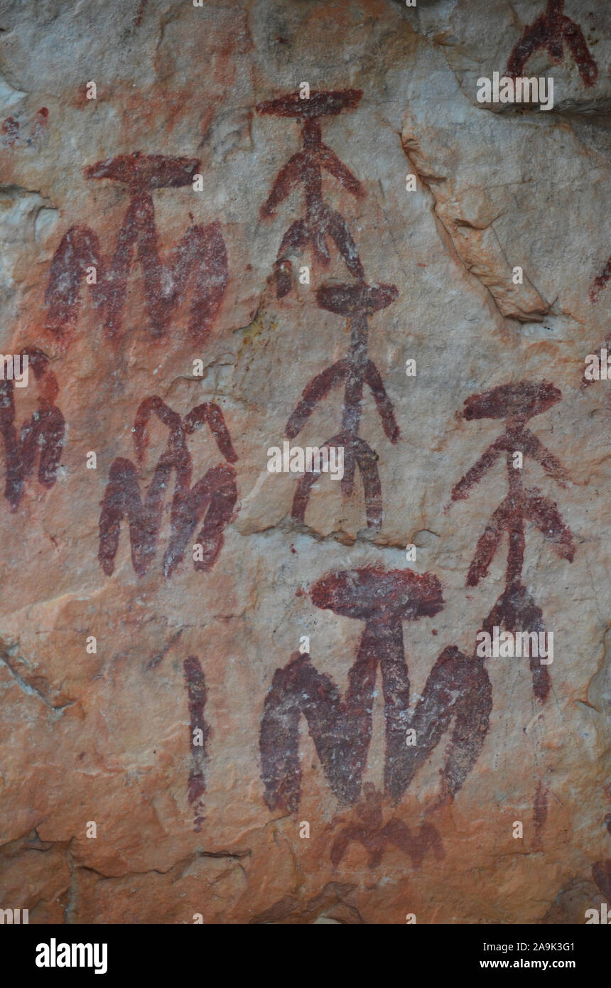 Peña Escrita pinturas rupestres de Fuencaliente (Ciudad Real, Sur de España), un notable ejemplo de arte rupestre post-Paleolítico Foto de stock