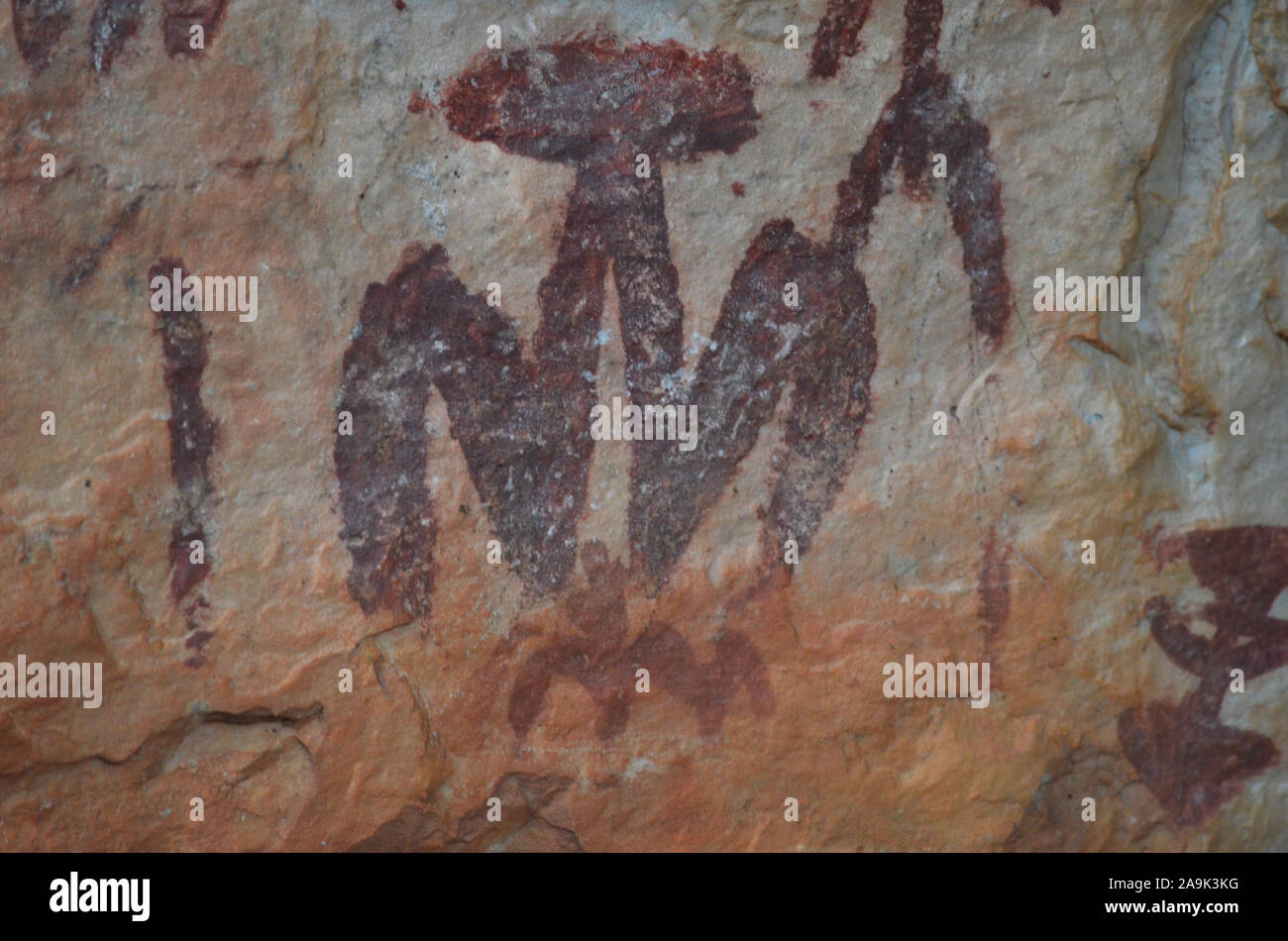Peña Escrita pinturas rupestres de Fuencaliente (Ciudad Real, Sur de España), un notable ejemplo de arte rupestre post-Paleolítico Foto de stock