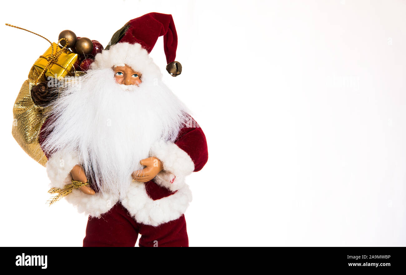Santa Claus con mochila sobre fondo blanco. Vacaciones en el tema con el  concepto de navidad. Copie el espacio Fotografía de stock - Alamy